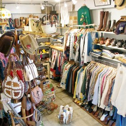 PATINAS VINTAGE CLOSET PATINAS VINTAGE CLOSET