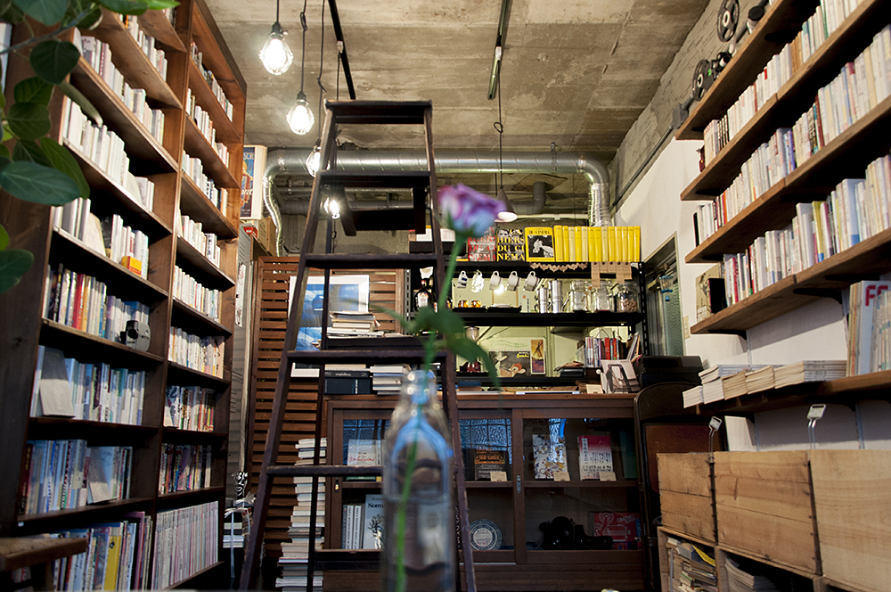 駒鳥文庫店内 JUNICHI MURAKAMI|INTERVIEW vol.14 駒鳥文庫店内 JUNICHI MURAKAMI|INTERVIEW vol.14