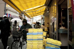 市場のような魚屋さん：「観光とローカルの間」東京・砂町銀座商店街